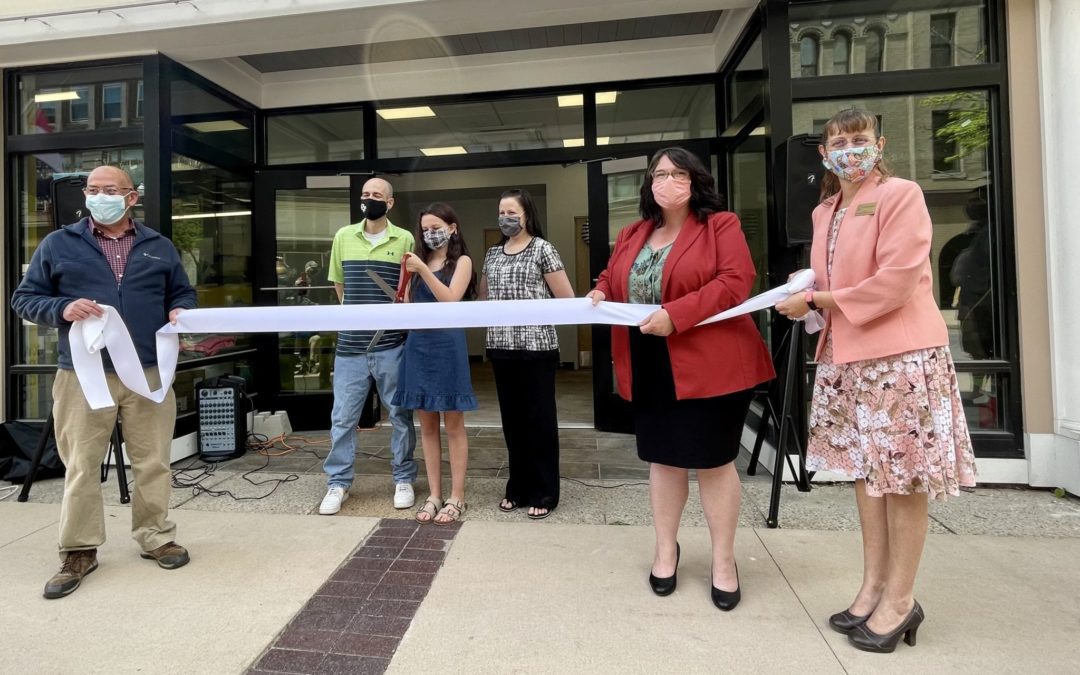 Lewiston Celebrates Opening of Kaydenz Resale Closet with Ribbon Cutting